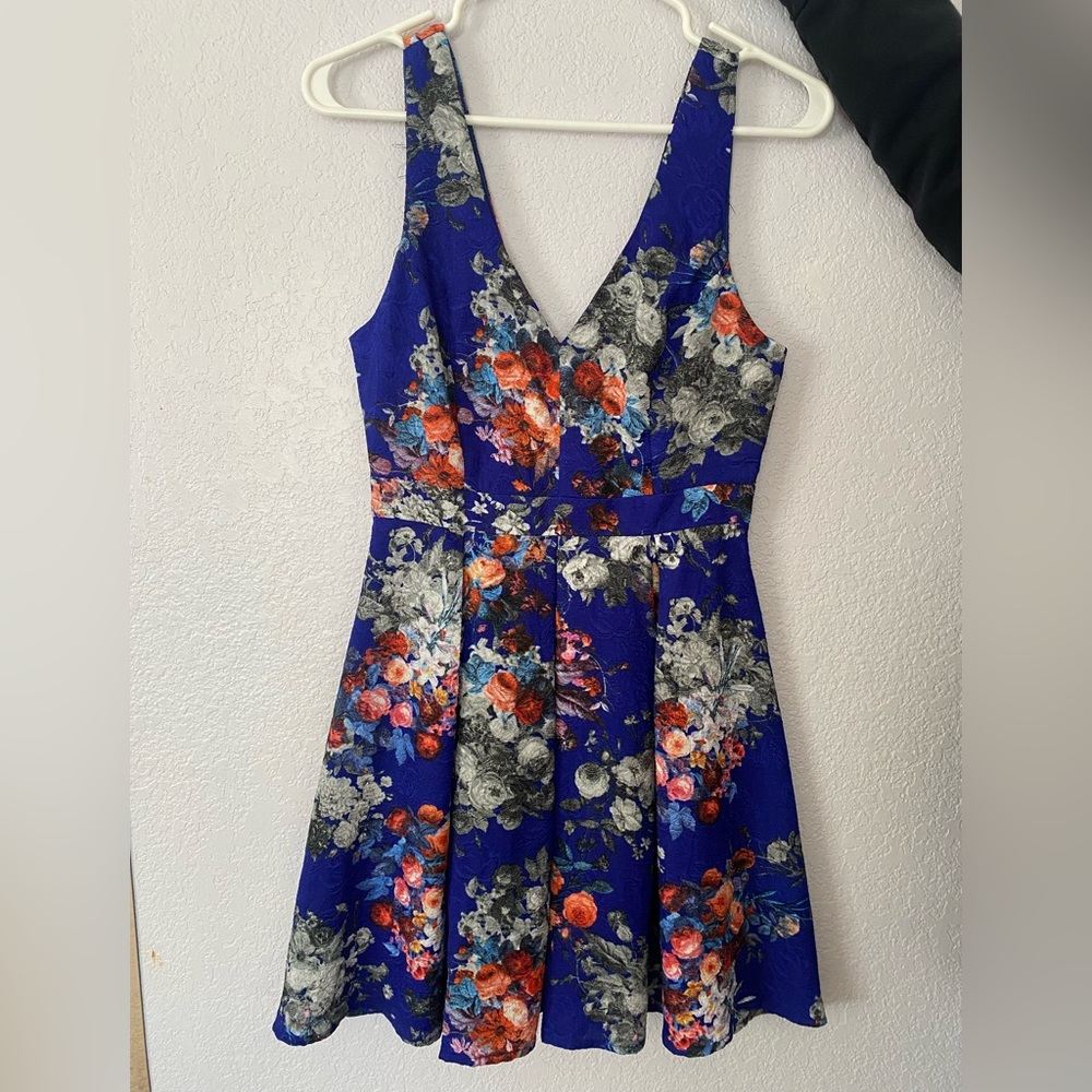 Sleeveless floral dress